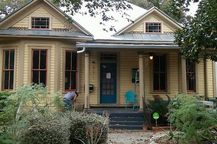 green-painted-house-before (1)
