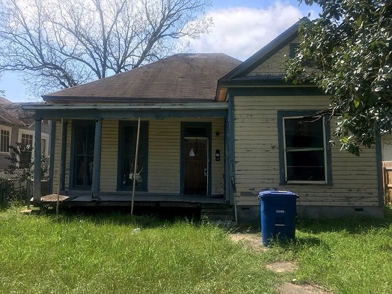 blue and white house single story before renovation