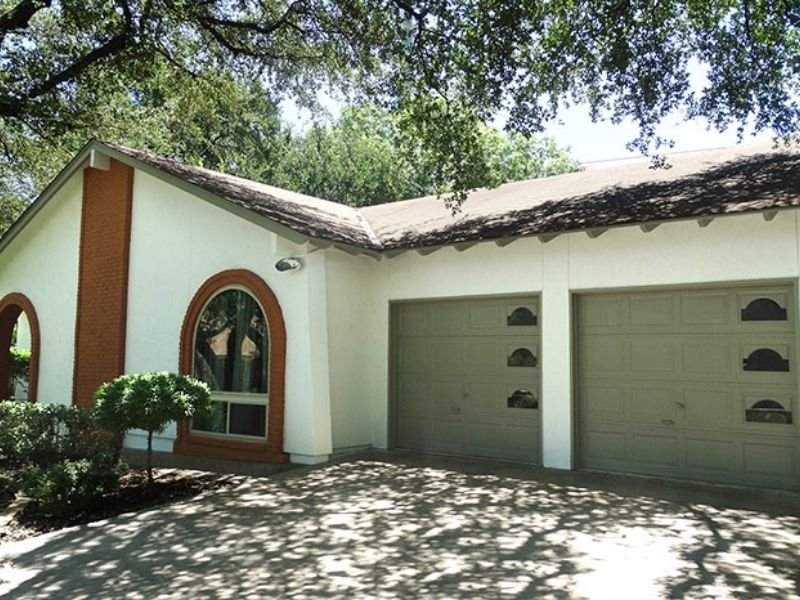 white painted house red trim