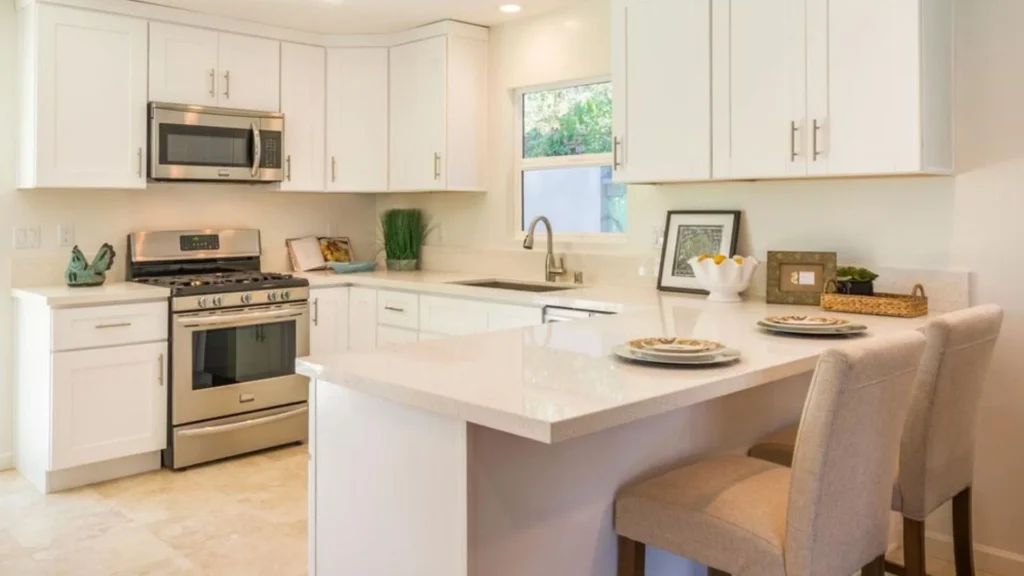 Compact modern kitchen with Breakfast table